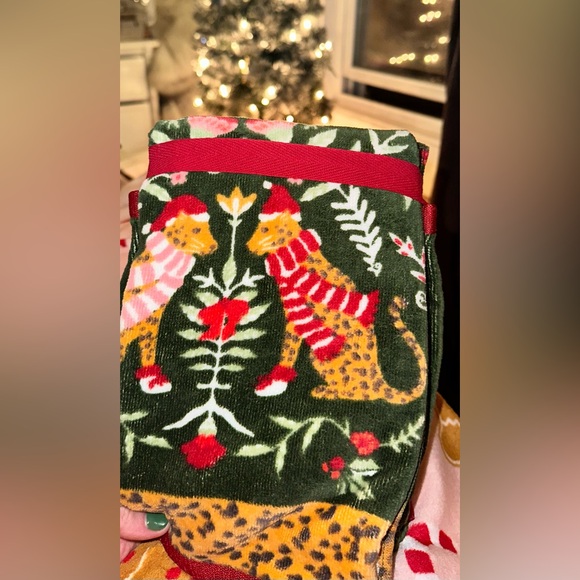 🐆NWT Envouge Cheetah Holiday Hand Towel Set of Two 🐆 - Picture 6 of 7